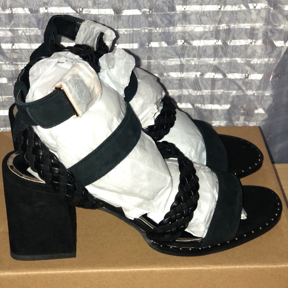 River Island block heel sandals. 🖤